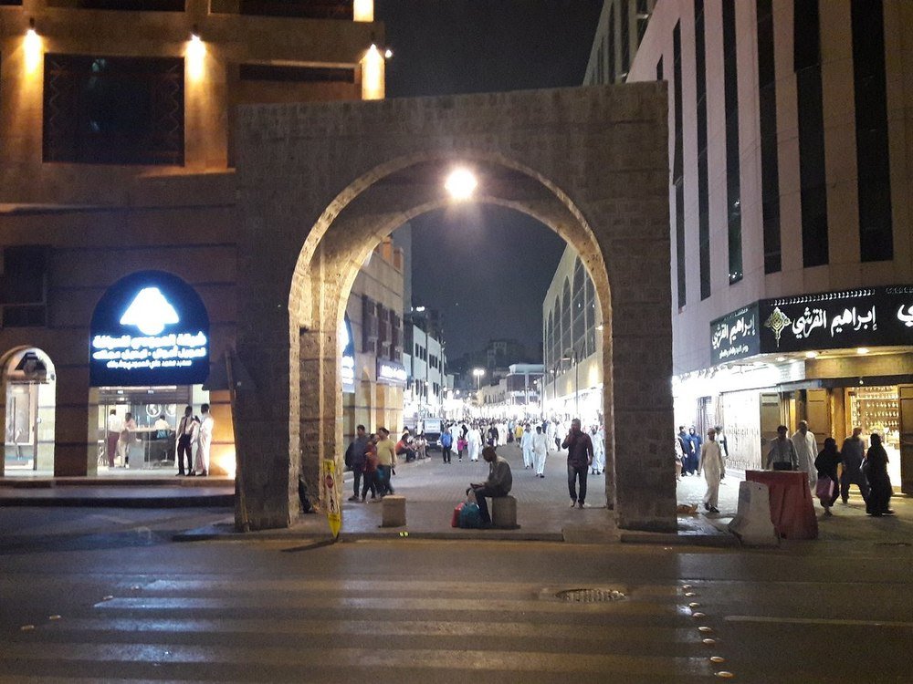 تفصيل من مدخل البلد في جدة.